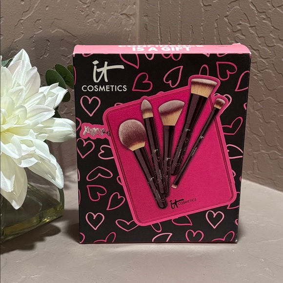 IT Cosmetics Heavenly Luxe Skin-Loving 5-piece Makeup Brush Set - Picture 1 of 7